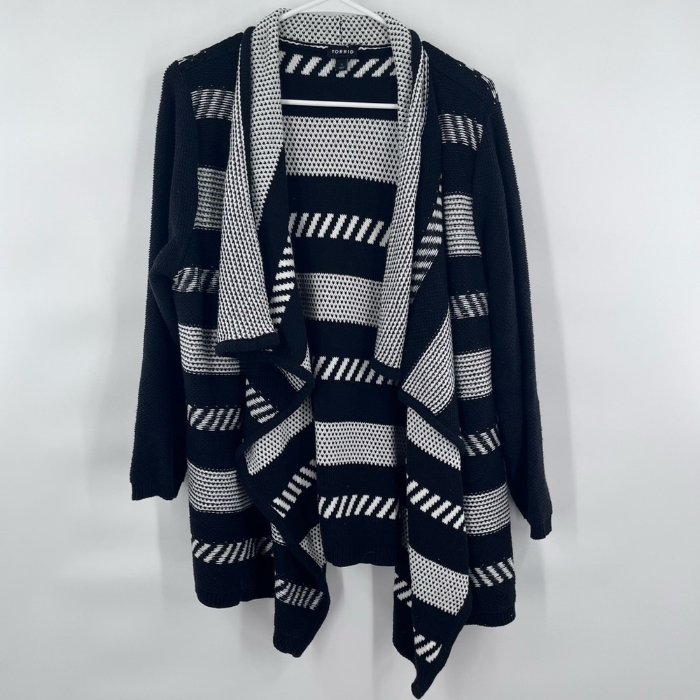 Torrid black white cardigan sweater duster size 1